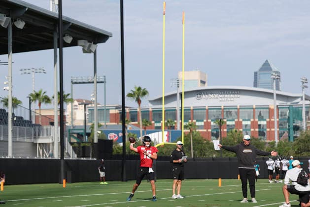 JACKSONVILLE, FL - AUGUST 17: Jacksonville Jaguars quarterback Trevor Lawrence (16) throws a pass during training camp on August 17, 2026 at the Miller Electric Center in Jacksonville, Fl. (Photo by David Rosenblum Icon Sportswire) NFL, American Football Herren, USA AUG 17 Jaguars Training Camp EDITORIAL USE ONLY Icon260817238294