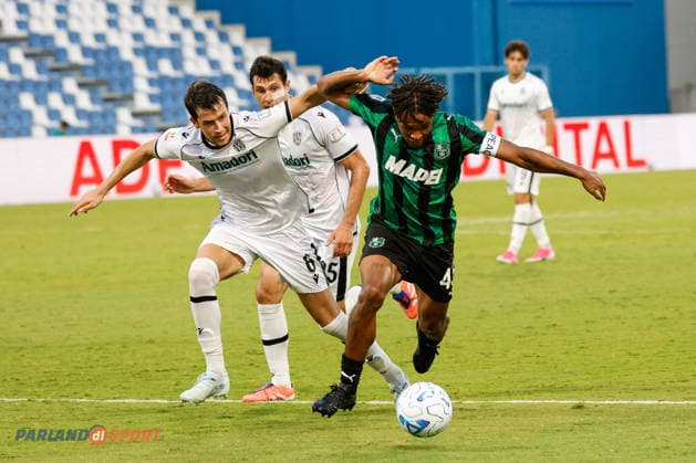 SOCCER - Coppa Italia - US Sassuolo vs. Cesena FC Photo by IPA ABACAPRESS.COM87580718 - Armand Lauriente (Sassuolo) and Mihajlo Ilic (Cesena) during the 2026–2027 Frecciarossa Italian Cup soccer match between Sassuolo and Cesena at the Mapei Stadium in Reggio Emilia, Italy on August 17, 2026, during the US Sassuolo vs. Cesena FC match in the Italian Coppa Italia in Reggio Emilia, Italy, on August 17, 2026 Reggio Emilia Italy  Copyright: xIPAxSport ABACAx