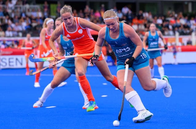 Hockey World Cup Day Three Courtney Schonell of Australia breaks forward with the ball during the Pool A match between Netherlands and Australia in the 2026 FIH Hockey World Cup at Wagener Stadium, Amstelveen 17 08 2026 UK Newspapers OUT Copyright: xGraemexWilcocksonx FIL-23792-0086