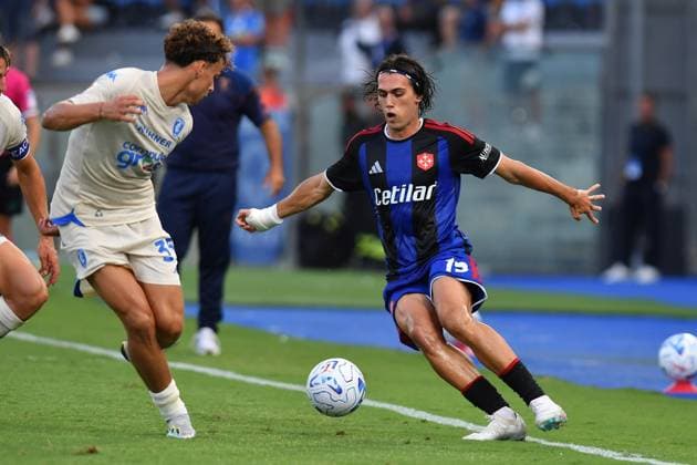 IPA87581211 - Tomas Esteves (Pisa) was stopped by Matteo Egan (Empoli) during the Pisa SC vs. Empoli FC Coppa Italia soccer match in Pisa, Italy, on August 17, 2026  Copyright: xGabrielexMasotti IPAxSportx xx 87581211