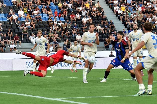 IPA87581359 - Jacopo Seghetti (Empoli) makes a save during the Pisa SC vs. Empoli FC Coppa Italia match in Pisa, Italy, on August 17, 2026  Copyright: xGabrielexMasotti IPAxSportx xx 87581359