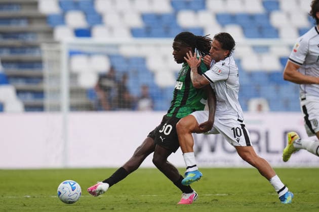 Sassuolo s Patrick Nuamah fights for the ball with Cesena s Riccardo Pagano during the Round of 32 of Frecciarossa Italian Cup 2026 2027 match between Sassuolo and Cesena at Mapei Stadium Cittˆ del Tricolore - Soccer - Reggio Emilia, Italy - Monday August 17, 2026  Copyright: xMassimoxPaolone LaPressex