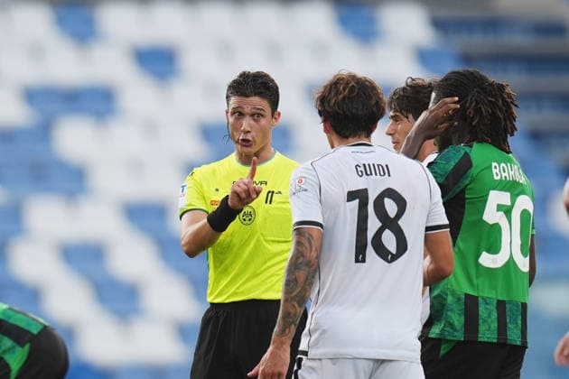 Referee Niccolo Turrini shouts instructions to players during the Round of 32 of Frecciarossa Italian Cup 2026 2027 match between Sassuolo and Cesena at Mapei Stadium Cittˆ del Tricolore - Soccer - Reggio Emilia, Italy - Monday August 17, 2026  Copyright: xMassimoxPaolone LaPressex