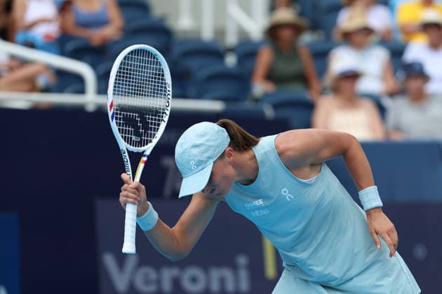 August 17, 2026, Mason, Oh, USA: Cincinnati Open Tennis 2026 - Iga Swiatek expresses frustration in her match against Maria Sakkari. 2026 08 17. ZUMAPress Mason USA - ZUMAn24_ 20260817_zaf_n24_035 Copyright: xWallyxNellx
