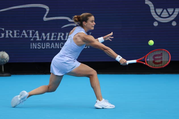 August 17, 2026, Mason, Oh, USA: Cincinnati Open Tennis 2026 - Maria Sakkari hits a ball against Iga Swiatek. 2026 08 17. ZUMAPress Mason USA - ZUMAn24_ 20260817_zaf_n24_060 Copyright: xWallyxNellx
