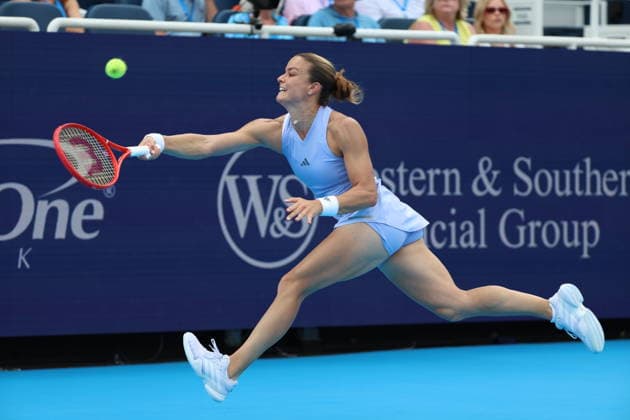 August 17, 2026, Mason, Oh, USA: Cincinnati Open Tennis 2026 - Maria Sakkari hits a ball against Iga Swiatek. 2026 08 17. ZUMAPress Mason USA - ZUMAn24_ 20260817_zaf_n24_070 Copyright: xWallyxNellx