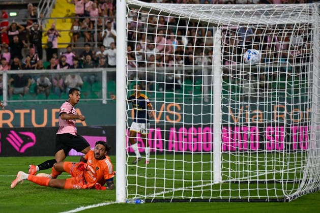 IPA87582339 - Dominic Vavassori (Palermo F.C.) scores a goal during the Round of 32 of the Italian Cup between Palermo F.C. and U.S. Lecce on August 17, 2026, at the Renzo Barbera Stadium in Palermo, Italy  Copyright: xVincenzoxOrlando IPAxSportx xx 87582339