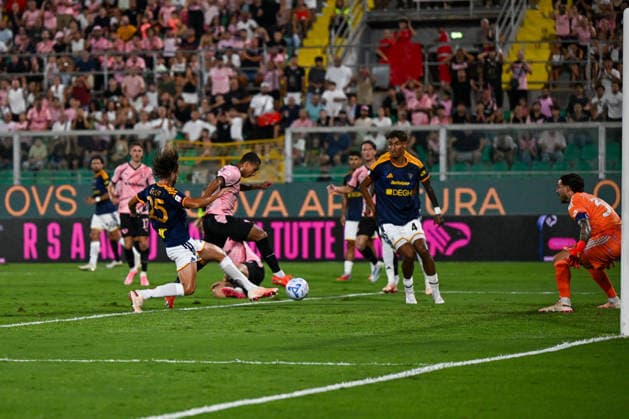 IPA87582424 - Dominic Vavassori (Palermo F.C.) scores a goal during the Round of 32 of the Italian Cup between Palermo F.C. and U.S. Lecce on August 17, 2026, at the Renzo Barbera Stadium in Palermo, Italy  Copyright: xVincenzoxOrlando IPAxSportx xx 87582424