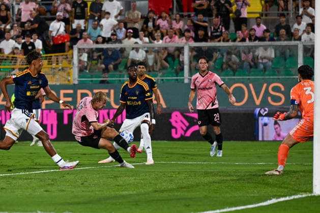IPA87582425 - Joel Pohjanpalo (Palermo F.C.) during the Round of 32 of the Italian Cup between Palermo F.C. and U.S. Lecce on August 17, 2026, at the Renzo Barbera Stadium in Palermo, Italy  Copyright: xVincenzoxOrlando IPAxSportx xx 87582425
