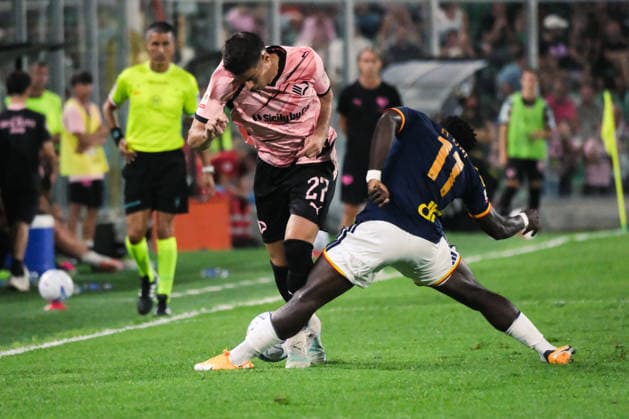 IPA87582580 - Palermo, Italy, August 17, 2026. Renzo Barbera Stadium, Palermo vs. Lecce, a match in the round of 32 of the 2026–2027 Italian Cup. In the photo: Niccolò Pierozzi (Palermo FC) and Konan N Dri (US Lecce)  Copyright: xFedericoxSerra IPAxSportx xx 87582580