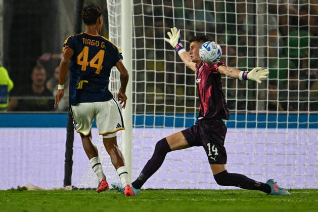 IPA87583028 - Tiago Gabriel (U.S. Lecce) in action against Mattia Fortin (Palermo F.C.) during the Round of 32 of the Italian Cup between Palermo F.C. and U.S. Lecce on August 17, 2026, at the Renzo Barbera Stadium in Palermo, Italy  Copyright: xVincenzoxOrlando IPAxSportx xx 87583028