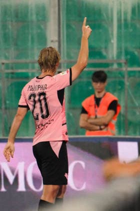 IPA87583229 - Palermo, Italy, August 17, 2026. Renzo Barbera Stadium, Palermo vs. Lecce, a match in the 32nd round of the 2026–2027 Italian Cup. Pictured: Joel Pohjanpalo (Palermo FC) celebrating  Copyright: xFedericoxSerra IPAxSportx xx 87583229