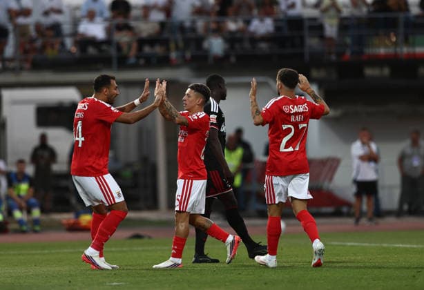 August 17, 2026, Rio Maior, Santarem, Portugal: GIANLUCA PRESTIANNI of Lisboa Benfica celebrating with teammate VANGELIS PAVLIDIS of Sport Lisboa Benfica during the Liga Portugal Betclic 26 27 match between SL Benfica and Casa Pia AC at Estadio Municipal de Rio Maior on August 17 2026, in Rio Maior, Portugal. Rio Maior Portugal - ZUMAa269 20260817_zsp_a269_016 Copyright: xSandroxAlemaox