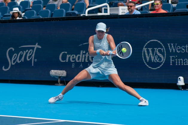 Cincinnati Open: Iga ÅöwiÄÖtek Vs. Maria Sakkaro Third Round Iga Swiatek is seen during her third-round match against Maria Sakkari at the Cincinnati Open in Mason, Ohio, on August 17, 2026. Mason Ohio United States  Copyright: xJasonxWhitmanx originalFilename:whitman-cincinna260817_npGv8.jpg