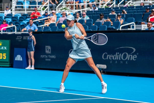 Cincinnati Open: Iga ÅöwiÄÖtek Vs. Maria Sakkaro Third Round Iga Swiatek is seen during her third-round match against Maria Sakkari at the Cincinnati Open in Mason, Ohio, on August 17, 2026. Mason Ohio United States  Copyright: xJasonxWhitmanx originalFilename:whitman-cincinna260817_npVQe.jpg