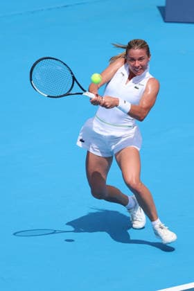 August 17, 2026, Mason, Oh, USA: Cincinnati Open Tennis 2026 - Maja Chwalinska hits a ball against Diana Shnaider. 2026 08 17. ZUMAPress Mason USA - ZUMAn24_ 20260817_zaf_n24_181 Copyright: xWallyxNellx