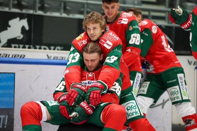 Alexander Blank 26 (Augsburger Panther), Tim Wohlgemuth 33 (Augsburger Panther), Mannschafts und Portraitbilder, Augsburger Panther, Saison 2026 2027, Eishockey, Penny-DEL, 17.08.2025 Augsburg Bayern Deutschland *** Alexander Blank 26, Augsburg Panthers; Tim Wohlgemuth 33, Augsburg Panthers; team and player photos; Augsburg Panthers; 2026–2027 season; ice hockey; Penny DEL; August 17, 2025, Augsburg, Bavaria, Germany Copyright: xkolbert-press ChristianxKolbertx