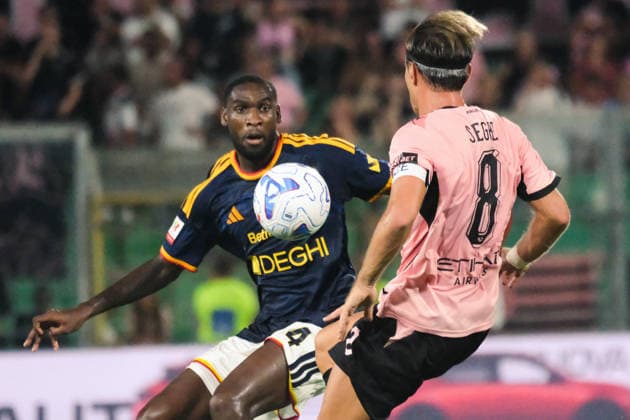 SOCCER - Coppa Italia - Palermo FC vs. US Lecce Photo by IPA ABACAPRESS.COM87583669 - Palermo, Italy, August 17, 2026. Renzo Barbera Stadium, Palermo vs. Lecce, a match in the 32nd round of the 2026–2027 Italian Cup. Pictured: Kialonda Gaspar (US Lecce) and Jacopo Segre (Palermo FC) Palermo Italy  Copyright: xIPAxSport ABACAx