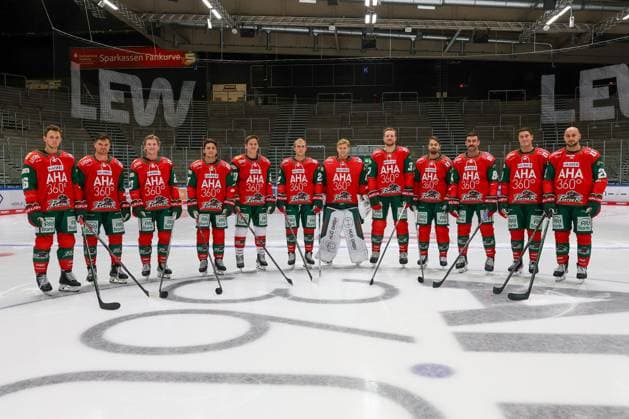 l-r: Neuzugaenge in der Saison 2026 2027, Cameron Wright 16 (Augsburger Panther), Sean Malone 17 (Augsburger Panther), Jimmy Lambert 23 (Augsburger Panther), Luke Toporowski 77 (Augsburger Panther), Philipp Krauss 20 (Augsburger Panther), Noel Hoefenmayer 22 (Augsburger Panther), Tobias Ancicka 45 (Augsburger Panther), Kyle Wood 37 (Augsburger Panther), Felix Scheel 50 (Augsburger Panther), Trevor Parkes 84 (Augsburger Panther), Alec McCrea 3 (Augsburger Panther), Maximilian Gloetzl 21 (Augsburger Panther), Mannschafts und Portraitbilder, Augsburger Panther, Saison 2026 2027, Eishockey, Penny-DEL, 17.08.2025 Augsburg Bayern Deutschland *** New additions for the 2026–2027 season, Cameron Wright 16 Augsburg Panthers, Sean Malone 17 Augsburg Panthers, Jimmy Lambert 23 Augsburg Panthers, Luke Toporowski 77 Augsburg Panthers, Philipp Krauss 20 Augsburg Panthers, Noel Hoefenmayer 22 Augsburg Panthers, Tobias Ancicka 45 Augsburg Panthers, Kyle Wood 37 Augsburg Panthers, Felix Scheel 50 Augsburg Panthers, Trevor Parkes 84 Augsburg Panthers, Alec McCrea 3 Augsburg Panthers, Maximilian Gloetzl 21 Augsburg Panthers, Team and Player Photos, Augsburg Panthers, 2026–2027 Season, Ice Hockey, Penny DEL, August 17, 2025, Augsburg, Bavaria, Germany Copyright: xkolbert-press ChristianxKolbertx