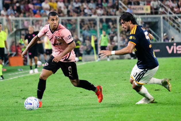 SOCCER - Coppa Italia - Palermo FC vs. US Lecce Photo by IPA ABACAPRESS.COM87583753 - Palermo, Italy, August 17, 2026. Renzo Barbera Stadium, Palermo vs. Lecce, a match in the 32nd round of the 2026–2027 Italian Cup. Pictured: Dominic Vavassori (Palermo FC) and Santiago Pierotti (US Lecce) Palermo Italy  Copyright: xIPAxSport ABACAx