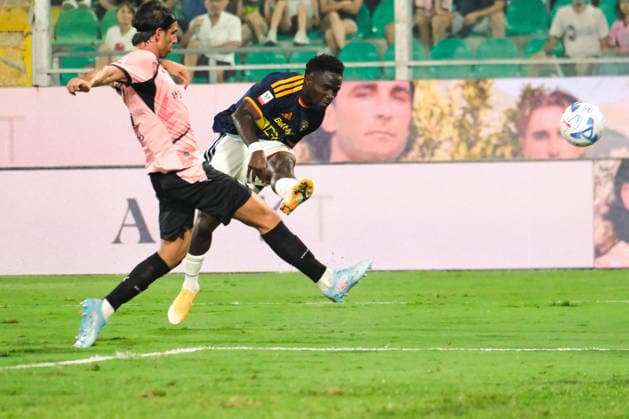 SOCCER - Coppa Italia - Palermo FC vs. US Lecce Photo by IPA ABACAPRESS.COM87583752 - Palermo, Italy, August 17, 2026. Renzo Barbera Stadium, Palermo vs. Lecce, a match in the round of 32 of the 2026–2027 Italian Cup. In the photo: Konan N Dri (US Lecce) and Pietro Ceccaroni (Palermo FC) Palermo Italy  Copyright: xIPAxSport ABACAx