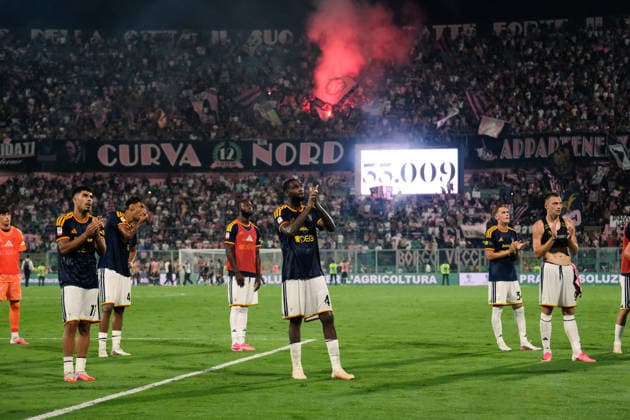 SOCCER - Coppa Italia - Palermo FC vs. US Lecce Photo by IPA ABACAPRESS.COM87584606 - Palermo, Italy, August 17, 2026. Renzo Barbera Stadium, Palermo vs. Lecce, a match in the 32nd round of the 2026–2027 Italian Cup. Pictured: Disappointment among US Lecce players Palermo Italy  Copyright: xIPAxSport ABACAx