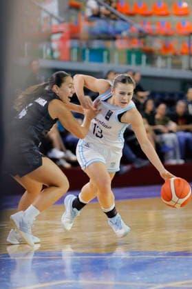 Women s Olympic Basketball Qualifier - Argentina vs. New Zealand Sofia Lombardero (R) of Argentina battles for the ball with Pahlyss Hokianga (L) of New Zealand during a Group A game of the FIBA Women s Basketball World Cup 2026 Pre-Qualifying Tournament between Argentina and New Zealand at the Arena Astros in Guadalajara, Mexico, 17 August 2026. Guadalajara Mexico  Copyright: xFranciscoxGuascox