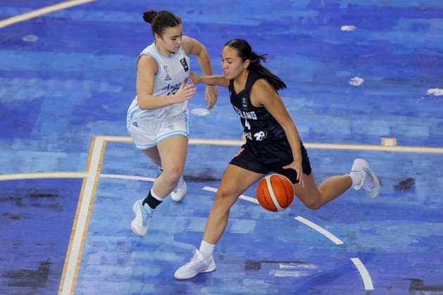Women s Olympic Basketball Qualifier - Argentina vs. New Zealand Sofia Lombardero (L) of Argentina in action against Pahlyss Hokianga (R) of New Zealand during a Group A game of the FIBA Women s Basketball World Cup 2026 Pre-Qualifying Tournament between Argentina and New Zealand at the Arena Astros in Guadalajara, Mexico, 17 August 2026. Guadalajara Mexico  Copyright: xFranciscoxGuascox