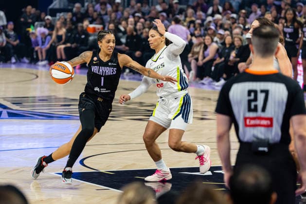 SAN FRANCISCO, CA - AUGUST 17: Gabby Williams 1 of the Golden State Valkyries drives the ball against Alysha Clark 7 of the Dallas Wings during a WNBA, Basketball Damen, USA game on August 17, 2026 at Chase Center in San Francisco, CA. (Photo by Matthew Huang Icon Sportswire) WNBA: AUG 17 Dallas Wings at Golden State Valkyries EDITORIAL USE ONLY Icon260817003