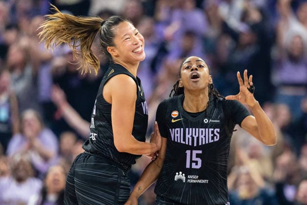 SAN FRANCISCO, CA - AUGUST 17: Tiffany Hayes 15 of the Golden State Valkyries celebrates three with Kaitlyn Chen 2 at the end of the first quarter of a WNBA, Basketball Damen, USA game against the Dallas Wings on August 17, 2026 at Chase Center in San Francisco, CA. (Photo by Matthew Huang Icon Sportswire) WNBA: AUG 17 Dallas Wings at Golden State Valkyries EDITORIAL USE ONLY Icon260817007