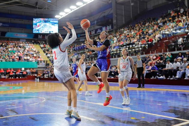 Women s Olympic Basketball Qualifier - Mexico vs. Philippines Anisa Jeffries (L) of Mexico in action against Jhazmin Joson (C) of the Philippines during a Group B game of the FIBA Women s Basketball World Cup 2026 Pre-Qualifying Tournament between Mexico and Philippines at the Arena Astros in Guadalajara, Mexico, 17 August 2026. Guadalajara Mexico  Copyright: xFranciscoxGuascox