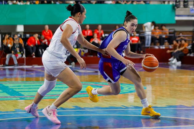 Women s Olympic Basketball Qualifier - Mexico vs. Philippines Mariana Valenzuela (L) of Mexico in action against Angelica Surada (R) of the Philippines during a Group B game of the FIBA Women s Basketball World Cup 2026 Pre-Qualifying Tournament between Mexico and Philippines at the Arena Astros in Guadalajara, Mexico, 17 August 2026. Guadalajara Mexico  Copyright: xFranciscoxGuascox
