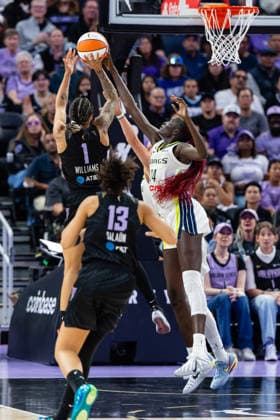 SAN FRANCISCO, CA - AUGUST 17: Awak Kuier 34 of the Dallas Wings blocks a shot by Gabby Williams 1 of the Golden State Valkyries during a WNBA, Basketball Damen, USA game on August 17, 2026 at Chase Center in San Francisco, CA. (Photo by Matthew Huang Icon Sportswire) WNBA: AUG 17 Dallas Wings at Golden State Valkyries EDITORIAL USE ONLY Icon260817022