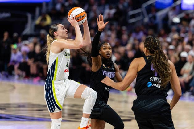 SAN FRANCISCO, CA - AUGUST 17: Paige Bueckers 5 of the Dallas Wings attempts a shot during a WNBA, Basketball Damen, USA game against the Golden State Valkyries on August 17, 2026 at Chase Center in San Francisco, CA. (Photo by Matthew Huang Icon Sportswire) WNBA: AUG 17 Dallas Wings at Golden State Valkyries EDITORIAL USE ONLY Icon260817023