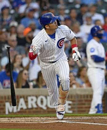 Baseball: White Sox vs. Cubs Seiya Suzuki of the Chicago Cubs watches the flight of his solo home run as he starts to round the bases in the first inning of a baseball game against the Chicago White Sox at Wrigley Field in Chicago on Aug. 17, 2026.  A14AA0005626143P
