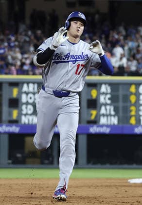 Baseball: Dodgers vs. Rockies Los Angeles Dodgers designated hitter Shohei Ohtani rounds the bases after hitting a two-run home run in the sixth inning of a baseball game against the Colorado Rockies at Coors Field in Denver, Colorado, on Aug. 17, 2026. It was the second of his back-to-back homers during the game.  A14AA0005626129P