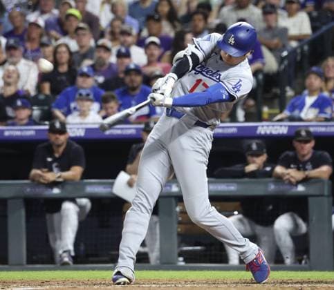 Baseball: Dodgers vs. Rockies Los Angeles Dodgers designated hitter Shohei Ohtani hits a two-run home run in the sixth inning of a baseball game against the Colorado Rockies at Coors Field in Denver, Colorado, on Aug. 17, 2026. It was the second of his back-to-back homers during the game.  A14AA0005626132P