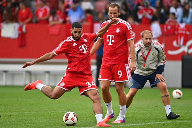 Ismael SAIBARI (Bayern Muenchen),,Aktion,Schuss, hi:Harry KANE (Bayern Muenchen), Aaron DANKS (Co-Trainer FCB). Oeffentliches Training FC Bayern Muenchen und Family Day am 17.08.2026 auf dem FC Bayern Campus in Muenchen. Fussball 1. Bundesliga,Saison 2026 2027. *** Ismael SAIBARI Bayern Munich, Action, shot, hi Harry KANE Bayern Munich, Aaron DANKS, Assistant Coach, FCB: Public Training Session for FC Bayern Munich and Family Day on August 17, 2026, at the FC Bayern Campus in Munich; Soccer, Bundesliga 1, 2026–2027 Season