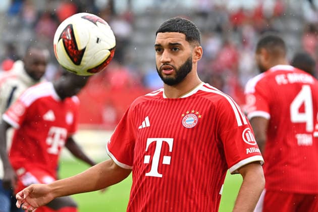 Ismael SAIBARI (Bayern Muenchen) fokussiert den Ball, Aktion,Einzelbild,angeschnittenes Einzelmotiv,Halbfigur,halbe Figur. Oeffentliches Training FC Bayern Muenchen und Family Day am 17.08.2026 auf dem FC Bayern Campus in Muenchen. Fussball 1. Bundesliga,Saison 2026 2027. *** Ismael SAIBARI, Bayern Munich, focusing on the ball, action,Still image, cropped close-up, half-length shot, half-figure Public training session for FC Bayern Munich and Family Day on August 17, 2026, at the FC Bayern Campus in Munich; Soccer, Bundesliga 1, 2026–2027 season