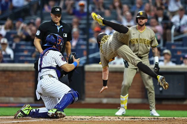 MLB, Baseball Herren, USA San Diego Padres Vs. New York Mets San Diego Padres Jake Cronenworth, number 9, is tagged out by New York Mets Francisco Alvarez, number 4, during the first inning of a baseball game at Citi Field in Flushing, New York, on August 17, 2026. New York City New York United States  Copyright: xGordonxDonovanx originalFilename:donovan-mlbsandi260817_npINc.jpg