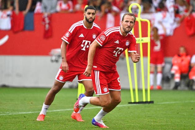 Harry KANE (Bayern Muenchen), hi:Ismael SAIBARI (Bayern Muenchen), Aktion. Oeffentliches Training FC Bayern Muenchen und Family Day am 17.08.2026 auf dem FC Bayern Campus in Muenchen. Fussball 1. Bundesliga,Saison 2026 2027. *** Harry KANE, Bayern Munich; Hi, Ismael SAIBARI, Bayern Munich; Event: FC Bayern Munich Open Training Session and Family Day on August 17, 2026, at the FC Bayern Campus in Munich; Soccer: Bundesliga 1, 2026–2027 season