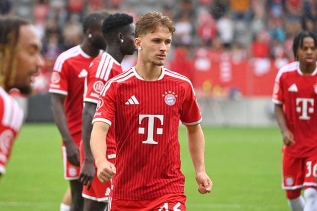 Tim BINDER (Bayern Muenchen), Aktion,Einzelbild,angeschnittenes Einzelmotiv,Halbfigur,halbe Figur. Oeffentliches Training FC Bayern Muenchen und Family Day am 17.08.2026 auf dem FC Bayern Campus in Muenchen. Fussball 1. Bundesliga,Saison 2026 2027. *** Tim BINDER Bayern Munich, Action, Single Frame, Cropped Single Subject, Half-Length, Half-Figure. FC Bayern Munich Public Training and Family Day on August 17, 2026, at the FC Bayern Campus in Munich. Soccer, Bundesliga 1,2026–2027 season