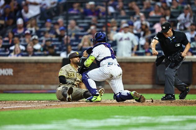 MLB, Baseball Herren, USA San Diego Padres Vs. New York Mets San Diego Padres Xander Bogaerts 2 is thrown out at home plate by New York Mets Francisco Alvarez 4 during the second inning of a baseball game at Citi Field in Flushing, New York, on August 17, 2026. Home plate umpire Chris Segal makes the out call. New York City New York United States  Copyright: xGordonxDonovanx originalFilename:donovan-mlbsandi260817_npJRC.jpg