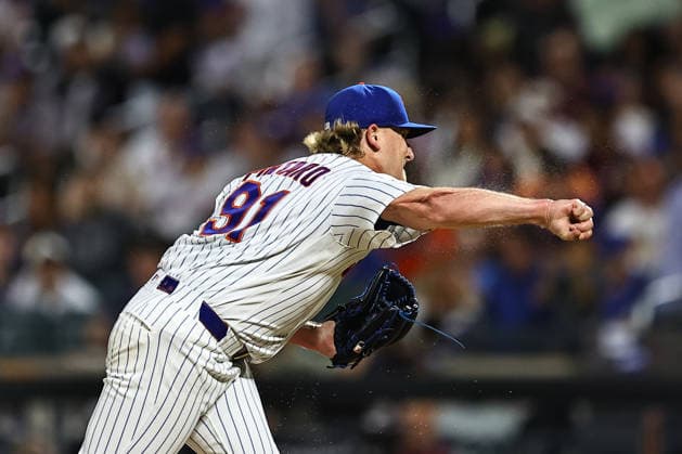 MLB, Baseball Herren, USA San Diego Padres Vs. New York Mets New York Mets relief pitcher Jonathan Pintaro 91 throws during the eighth inning of a baseball game against the San Diego Padres at Citi Field in Flushing, New York, on August 17, 2026. New York City New York United States  Copyright: xGordonxDonovanx originalFilename:donovan-mlbsandi260817_npLfB.jpg