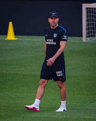 Atletico de Madrid training session Diego Pablo Simeone, head coach of Atletico de Madrid, is seen during the training session ahead of their opening LaLiga EA Sports match against Malaga CF at Estadio Riyadh Air Metropolitano on August 18, 2026 in Madrid, Spain. Madrid Estadio Riyadh Air Metropolitano Madrid Spain Copyright: xAlbertoxGardinx AGardin_20260818_Atl_Tra_0019