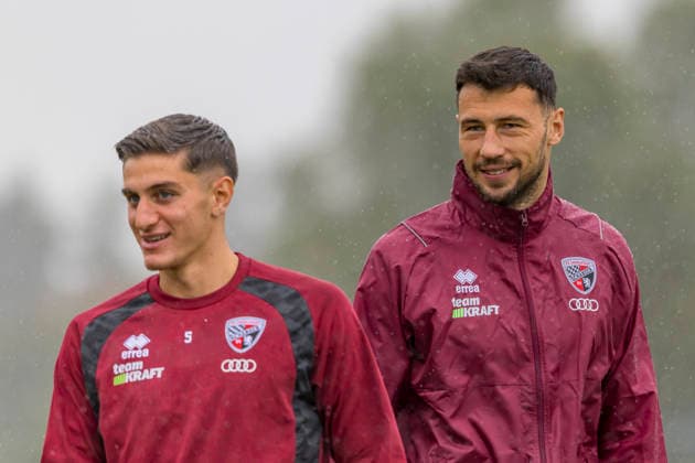 Ingolstadt, Deutschland 18. August 2026: 3. Liga - 2026 2027 - FC Ingolstadt 04 - Training Im Bild: v.li. Emre Gül Guel (FCI) und Lukas Fröde Froede (FCI) Trainingsgelände Audi Sportpark Bayern *** Ingolstadt, Germany, August 18, 2026; 3. Liga 2026–2027; FC Ingolstadt 04 Training; Pictured, from left: Emre Gül (FCI) and Lukas Fröde (FCI); Audi Sportpark Bayern Training Facility, Bavaria Copyright: xFotostandx xSchäferx