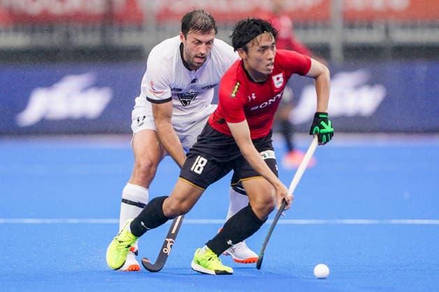 Japan v New Zealand - FIH Hockey World Cup AMSTELVEEN, NETHERLANDS - AUGUST 18: Nic Woods of New Zealand and Tsubasa Tanaka of Japan during the FIH Hockey World Cup match between Japan and New Zealand at Wagener Stadion on August 18, 2026 in Amstelveen, Netherlands. Amstelveen Wagener Stadion Netherlands Content not available for redistribution in The Netherlands directly or indirectly through any third parties. Copyright: xAndrexWeeningx