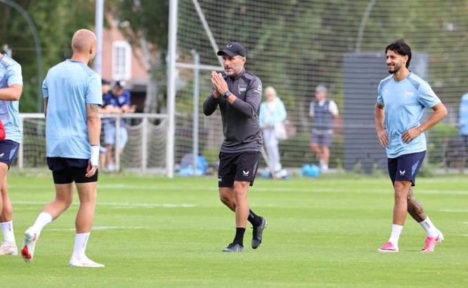 Jon Dagur Thorsteinsson, Trainer Stefan Leitl, Kevin Sessa Fußball Fussball Saison 2026 2027 2.Bundesliga Herren DFL 18.08.2026 Training Hertha BSC Berlin DFL regulations prohibit any use of photographs as image sequences and or quasi-video. *** Jon Dagur Thorsteinsson, Coach Stefan Leitl, Kevin Sessa Sports Soccer Soccer 2026–2027 Season 2. Bundesliga Men s DFL August 18, 2026 Training Hertha BSC Berlin DFL regulations prohibit any use of photographs as image sequences and or quasi-video