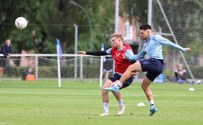 Julian Eitschberger, Josip Brekalo Zweikampf Spielszene Aktion Fußball Fussball Saison 2026 2027 2.Bundesliga Herren DFL 18.08.2026 Training Hertha BSC Berlin DFL regulations prohibit any use of photographs as image sequences and or quasi-video. *** Julian Eitschberger, Josip Brekalo: Tackle, Game Scene, Action, Sports, Soccer, Soccer Season 2026–2027, 2. Bundesliga Men, DFL, August 18, 2026, Training, Hertha BSC Berlin. DFL regulations prohibit any use of photographs as image sequences and or quasi-video.
