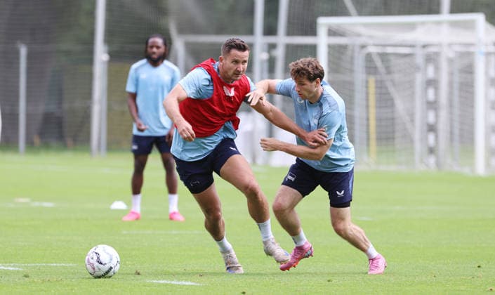Paul Seguin am Ball, Leon Jensen Zweikampf Spielszene Aktion Fußball Fussball Saison 2026 2027 2.Bundesliga Herren DFL 18.08.2026 Training Hertha BSC Berlin DFL regulations prohibit any use of photographs as image sequences and or quasi-video. *** Paul Seguin with the ball, Leon Jensen in a tackle—game scene, action, sports, soccer, 2026–2027 season, 2. Bundesliga, men s, DFL, August 18, 2026, training, Hertha BSC Berlin. DFL regulations prohibit any use of photographs as image sequences and or quasi-video.
